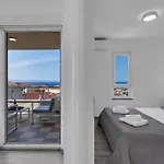 Sea View Dammi With Free Parking Апартаменти