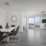 Sea View Dammi With Free Parking Апартаменти