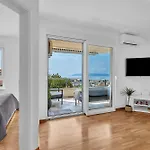 Sea View Dammi With Free Parking Макарська