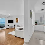 Sea View Dammi With Free Parking Апартаменти *
