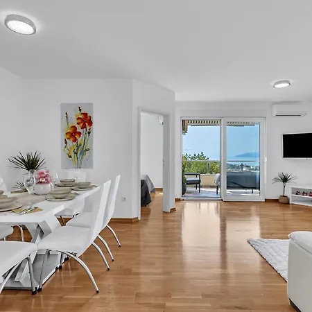 Апартаменти Sea View Dammi With Free Parking