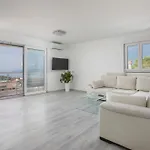 Sea View Dammi With Free Parking דירה *