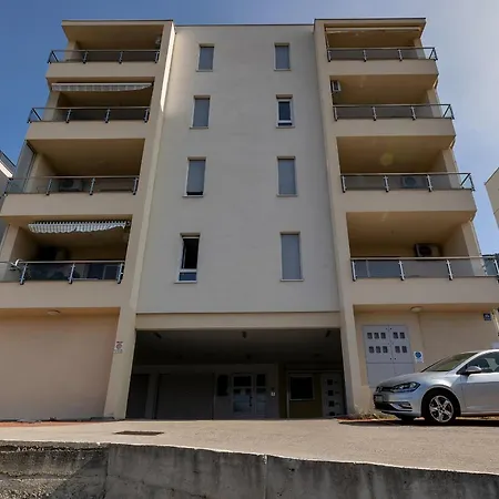 Sea View Dammi With Free Parking Apartment