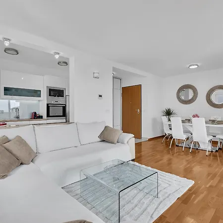 Sea View Dammi With Free Parking *