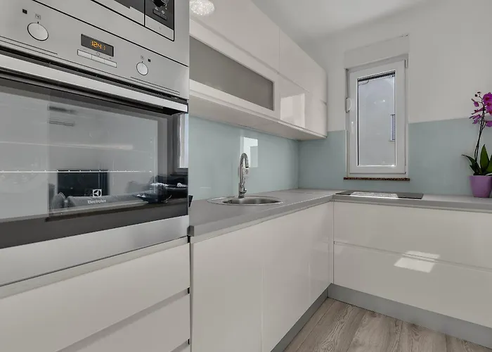 Sea View Dammi With Free Parking