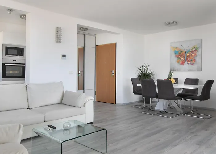 Sea View Dammi With Free Parking