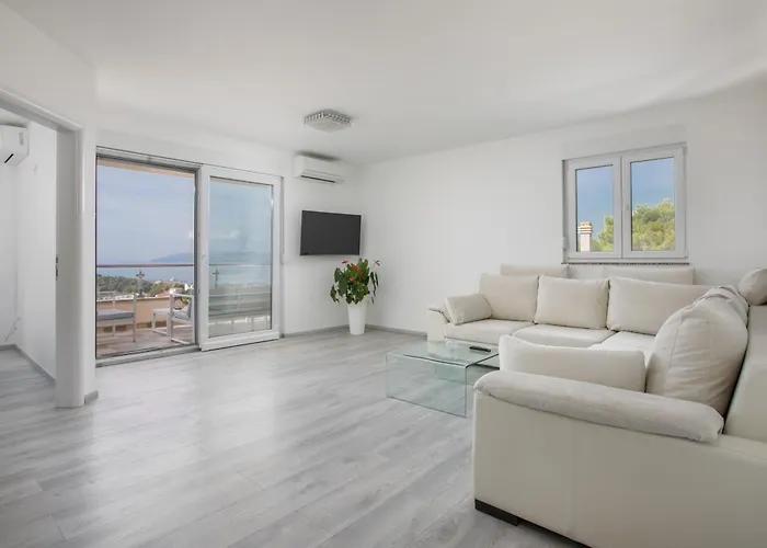 Sea View Dammi With Free Parking Апартаменти *