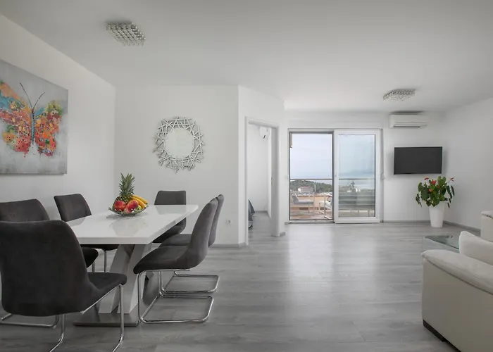 Sea View Dammi With Free Parking Apartment