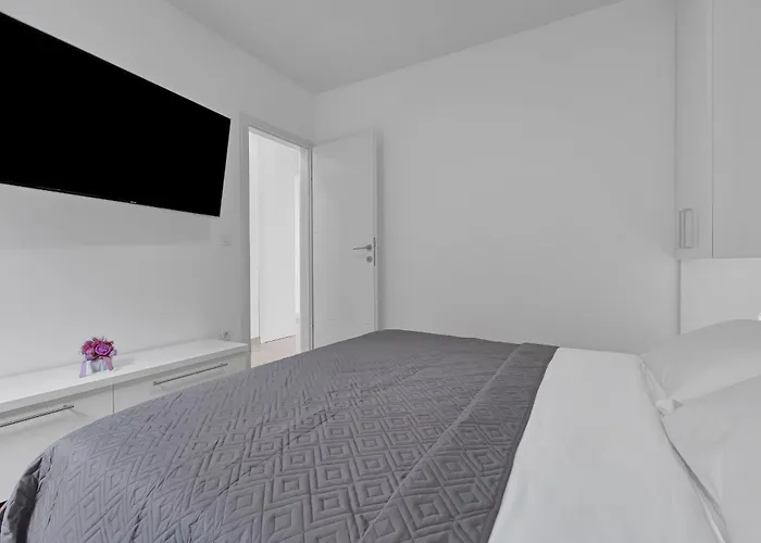 Sea View Dammi With Free Parking Apartment