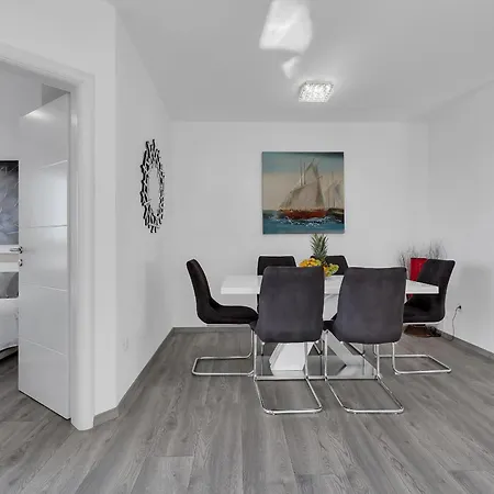 Sea View Dammi With Free Parking Appartement *